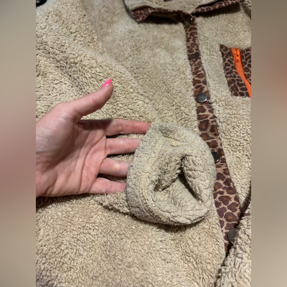 teddy button down jacket with leopard accents✨ - Picture 7 of 8